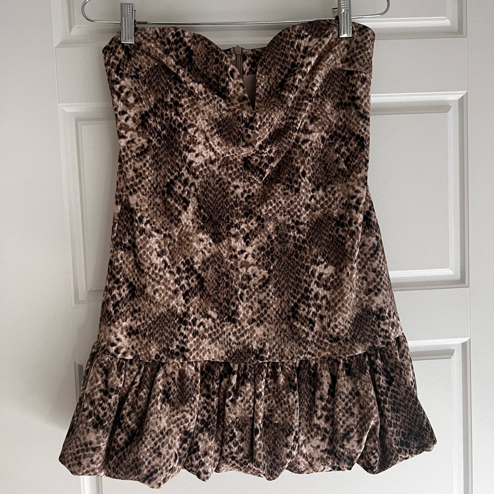 Market boutique reptile print strapless dress size:medium